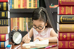 小孩注意力不集中愛發呆是怎么回事？