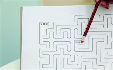 引起小孩子注意力不集中的原因有哪些呢？